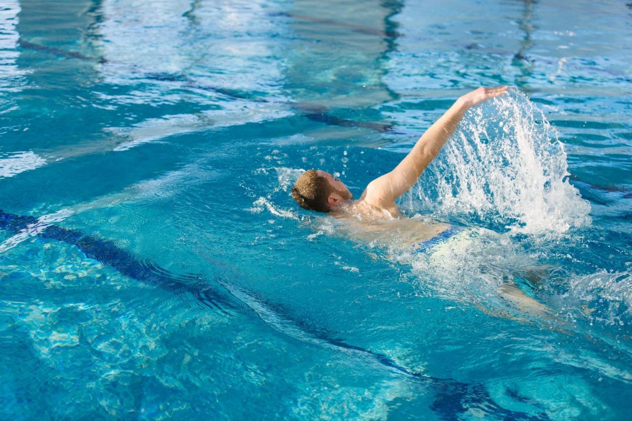 Gabala Garden Hotel Exterior foto Freestyle swimmer